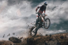 爱游戏app下载-黄金时代永不落幕，费德勒逆转首秀，FPX主场沸腾如海